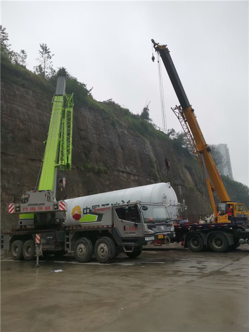 根河市“不怕风雨冻”—— 吊车的 “恶劣环境适应” 技术